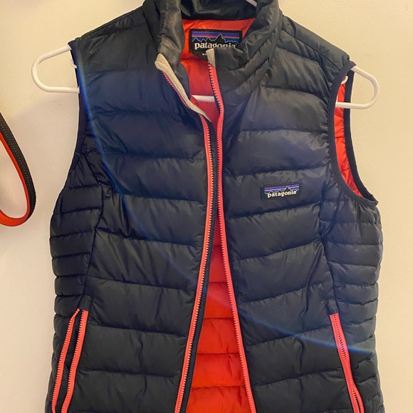 LIKE NEW PATAGONIA DOWN SWEATER VEST XS - Picture 4 of 4